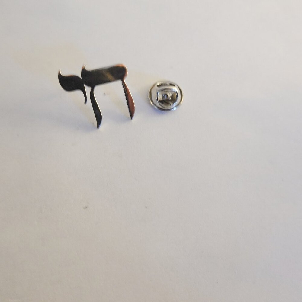 Hebrew Long Life Chai tie tack